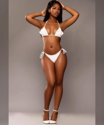 Очаровательная рыжая леди приглашает в гости состоятельного мужчину. Гарантирую тебе незабываемый опыт и море положительных эмоций. 11104, 24 года